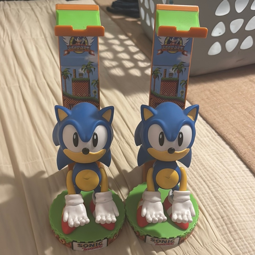 Sonic the Hedgehog PS5 controller holders